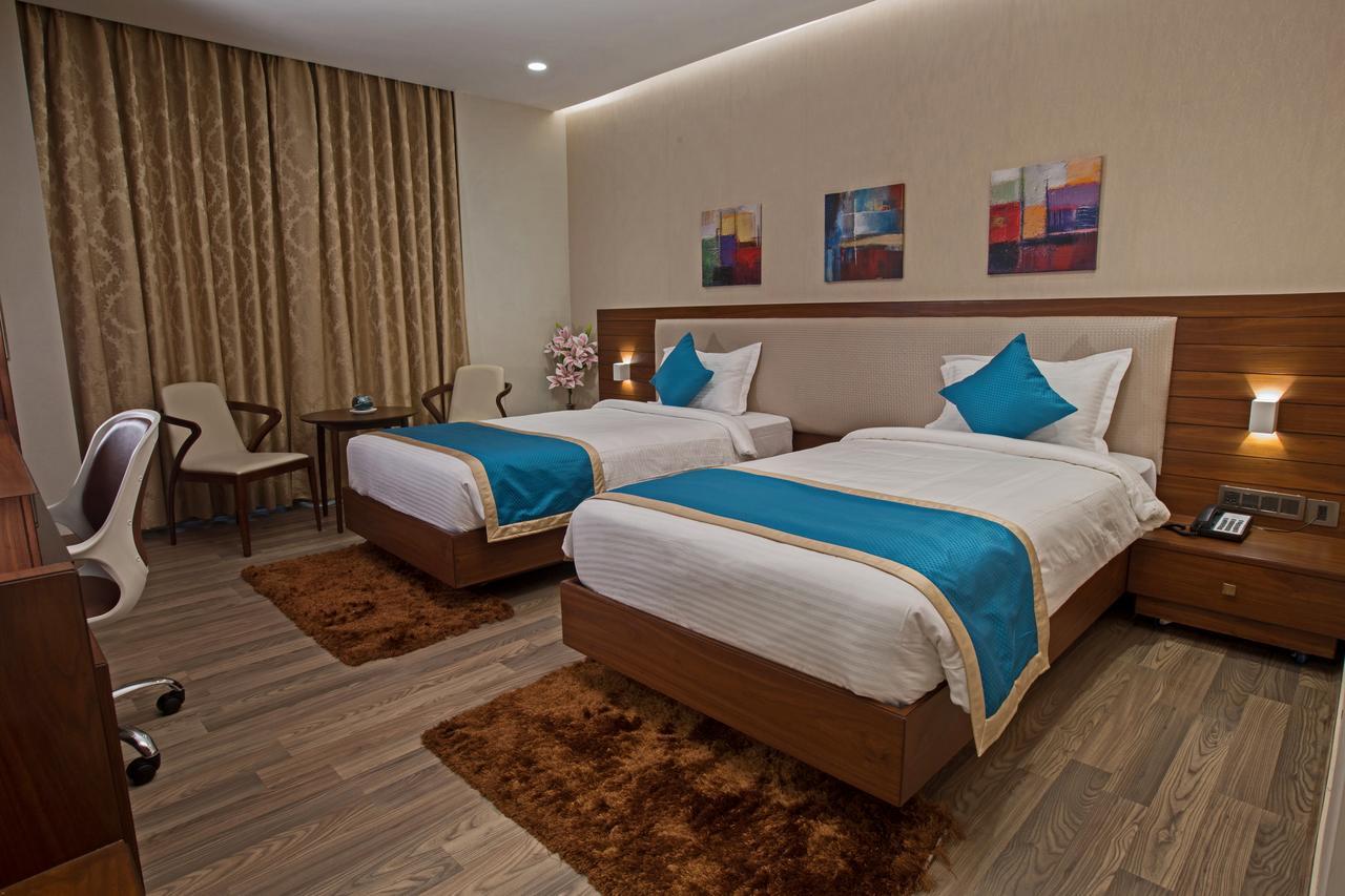 M Crown Hotel Shillong Zewnętrze zdjęcie