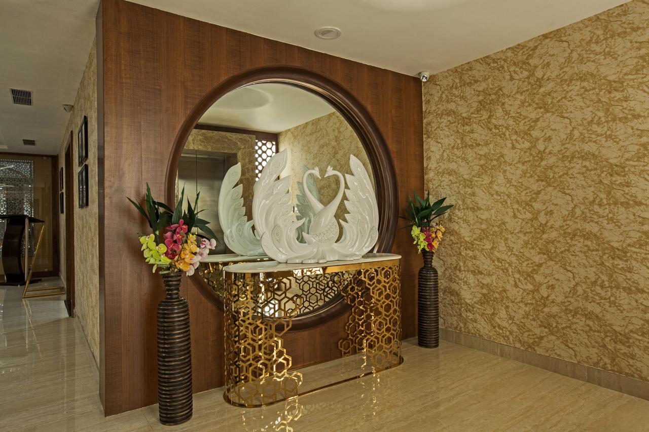 M Crown Hotel Shillong Zewnętrze zdjęcie