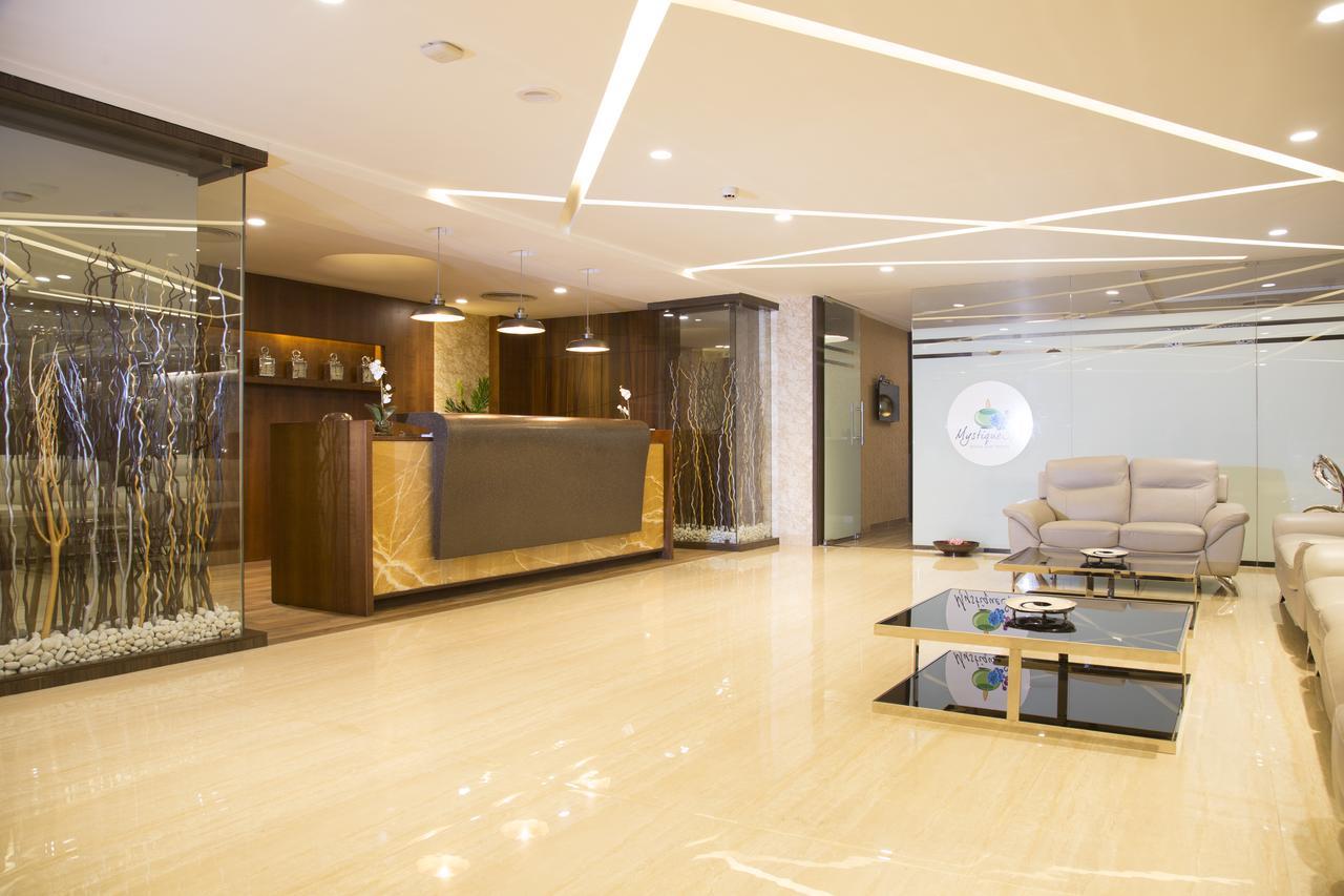 M Crown Hotel Shillong Zewnętrze zdjęcie