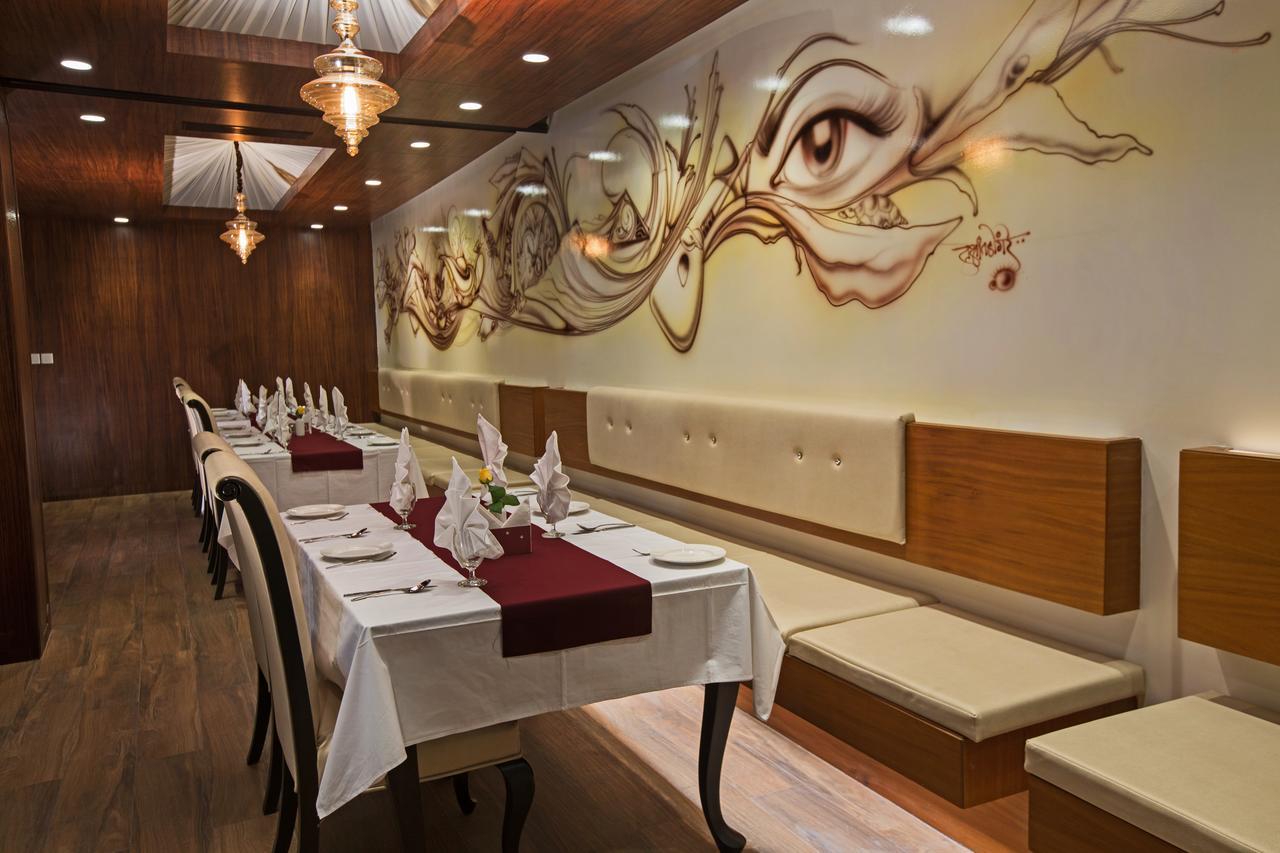 M Crown Hotel Shillong Zewnętrze zdjęcie